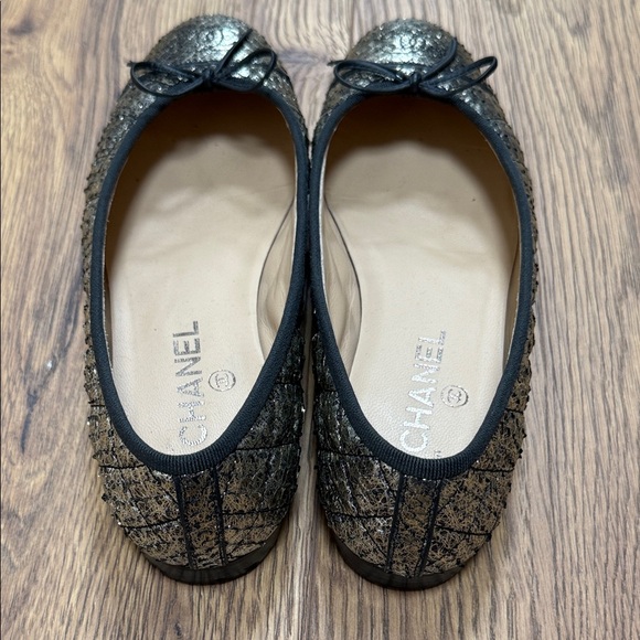 CHANEL Metallic Black Women's Flats - Picture 5 of 8
